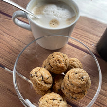 Load image into Gallery viewer, Amaretti Morbidi Gocce di Cioccolato – Falcone - weiche Amaretti mit Schokotropfen
