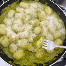 Załaduj obraz do przeglądarki galerii, Gnocconcini alla Rucola – Bellitalia - Frische Gnocchi mit Rucola
